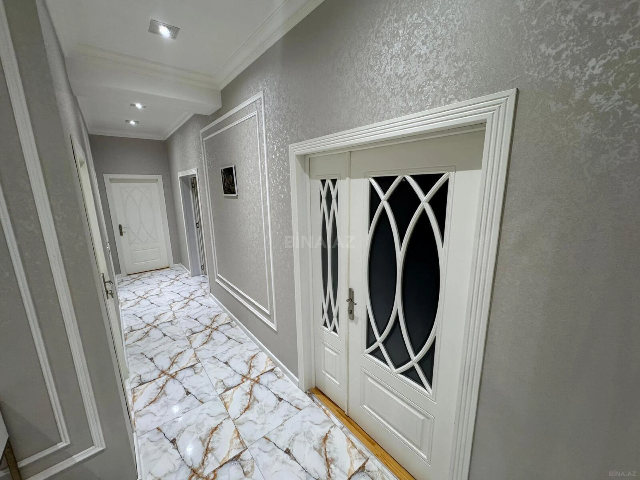 Satılır 4 otaqlı mənzil 135 m²