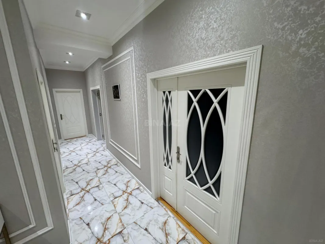 Satılır 4 otaqlı mənzil 135 m²