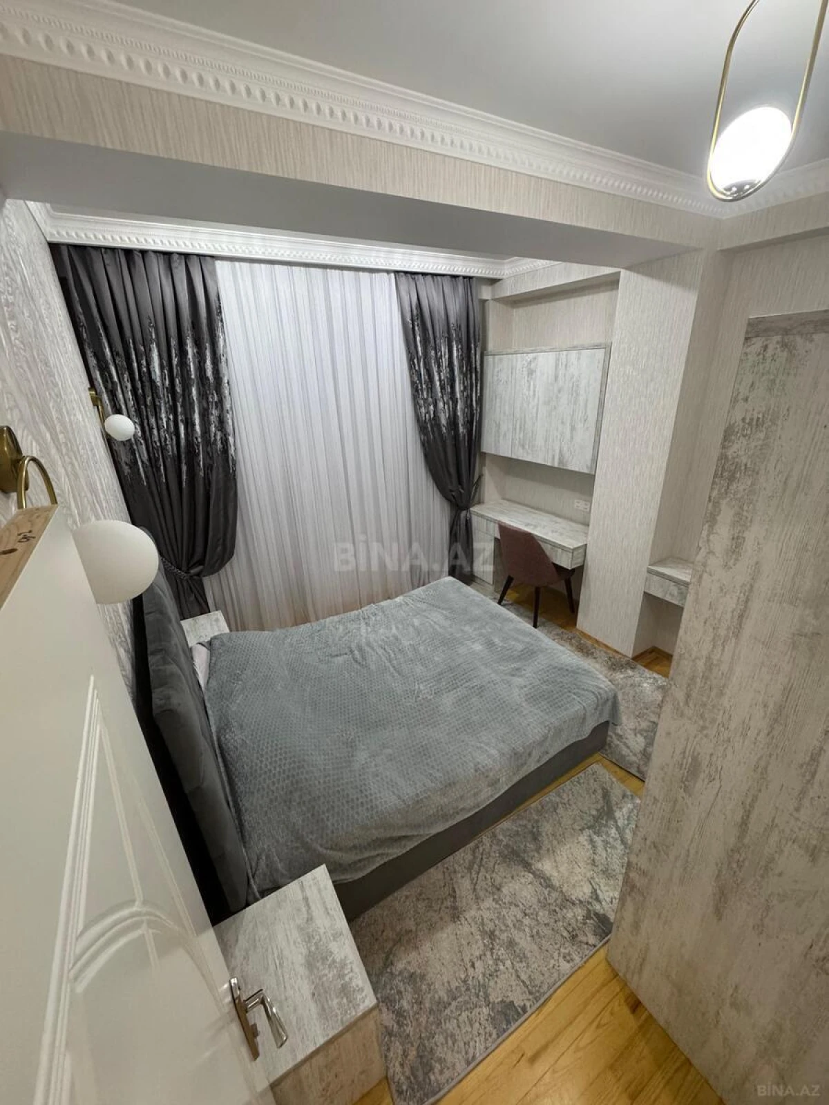 Satılır 4 otaqlı mənzil 135 m²