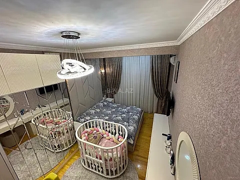 Satılır 4 otaqlı mənzil 135 m²