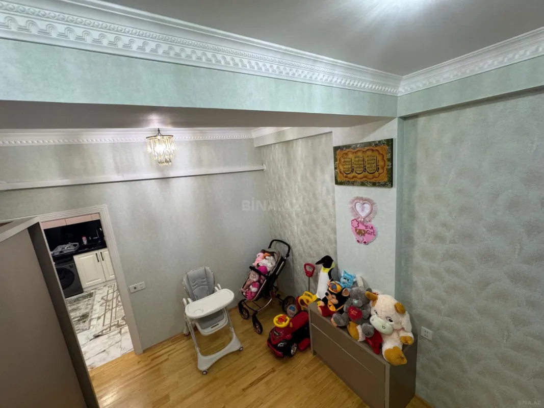 Satılır 4 otaqlı mənzil 135 m²