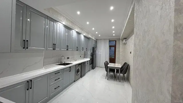 Kirayə verilir 2 otaqlı mənzil 105 m²