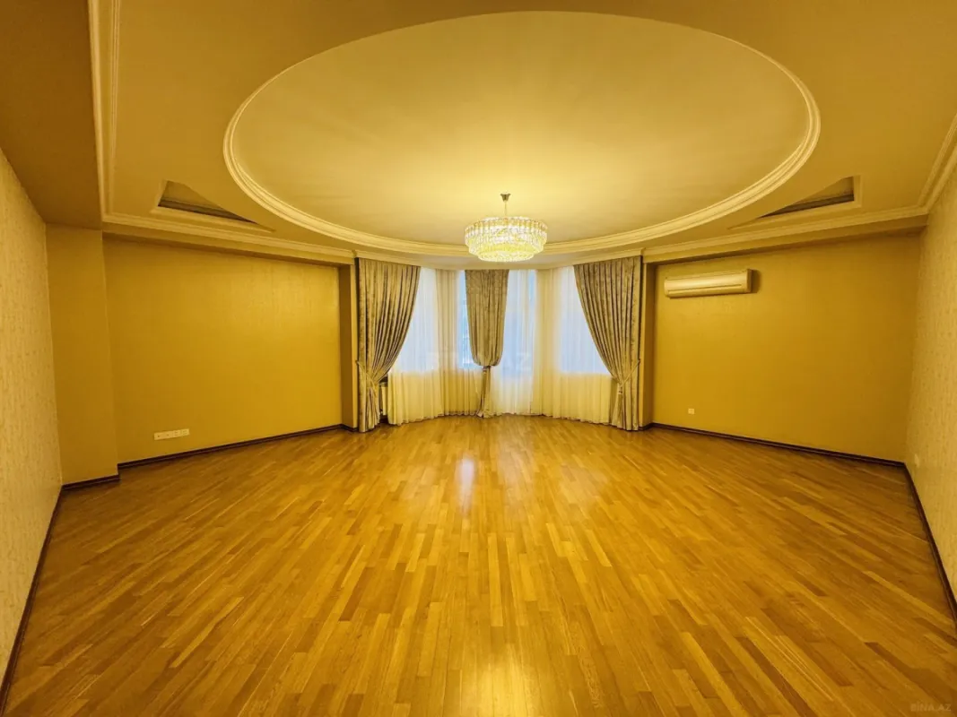 Satılır 3 otaqlı mənzil 145 m²