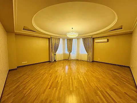 Satılır 3 otaqlı mənzil 145 m²
