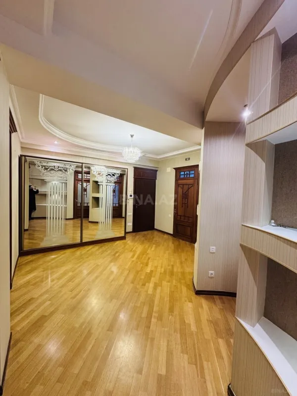 Satılır 3 otaqlı mənzil 145 m²