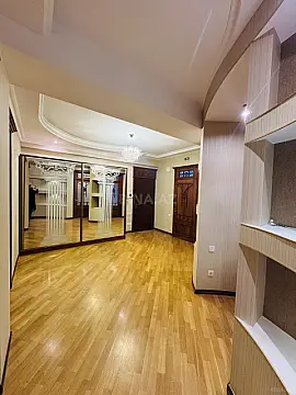 Satılır 3 otaqlı mənzil 145 m²