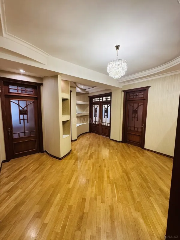 Satılır 3 otaqlı mənzil 145 m²