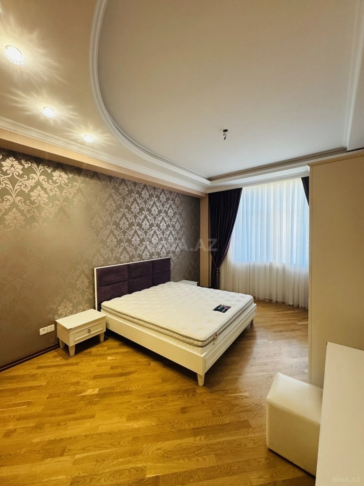 Satılır 3 otaqlı mənzil 145 m²