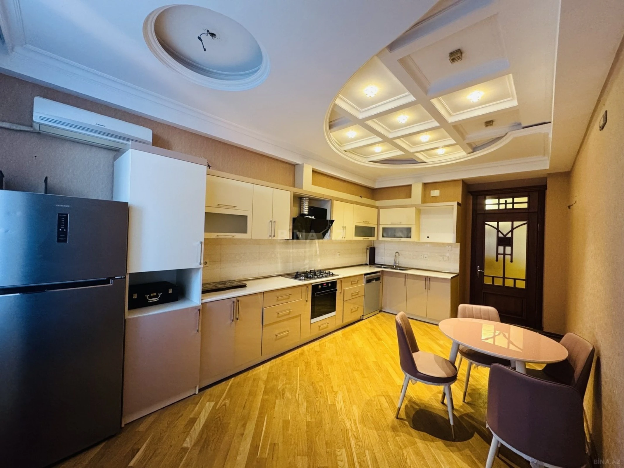 Satılır 3 otaqlı mənzil 145 m²