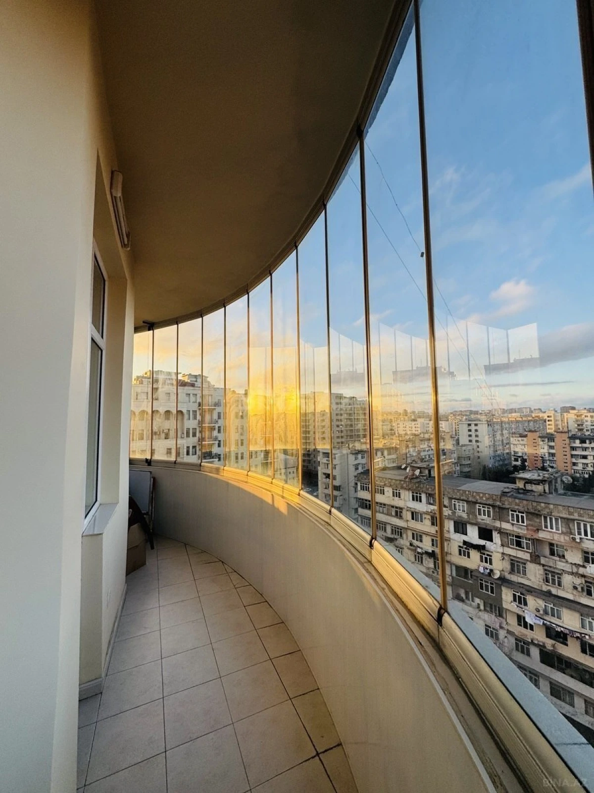 Satılır 3 otaqlı mənzil 145 m²