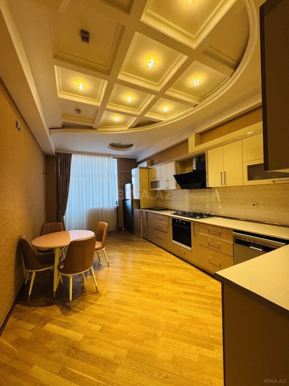 Satılır 3 otaqlı mənzil 145 m²