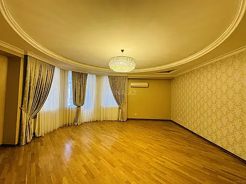 Satılır 3 otaqlı mənzil 145 m²