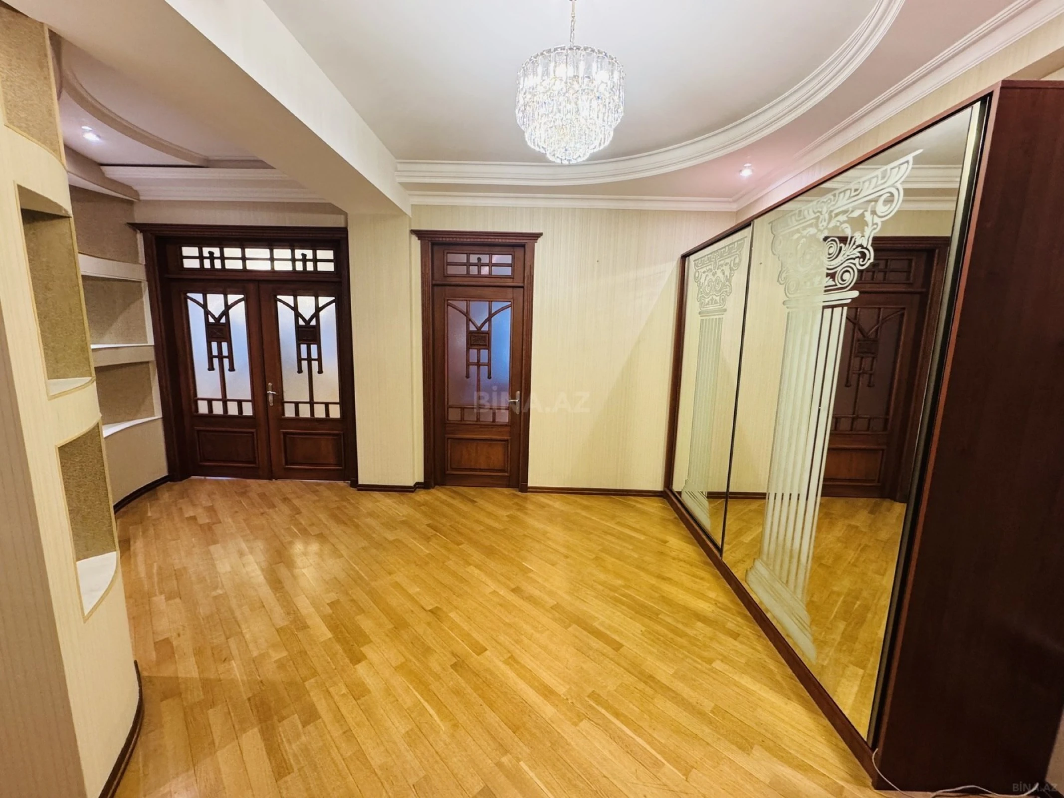Satılır 3 otaqlı mənzil 145 m²
