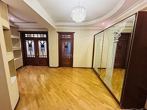 Satılır 3 otaqlı mənzil 145 m²