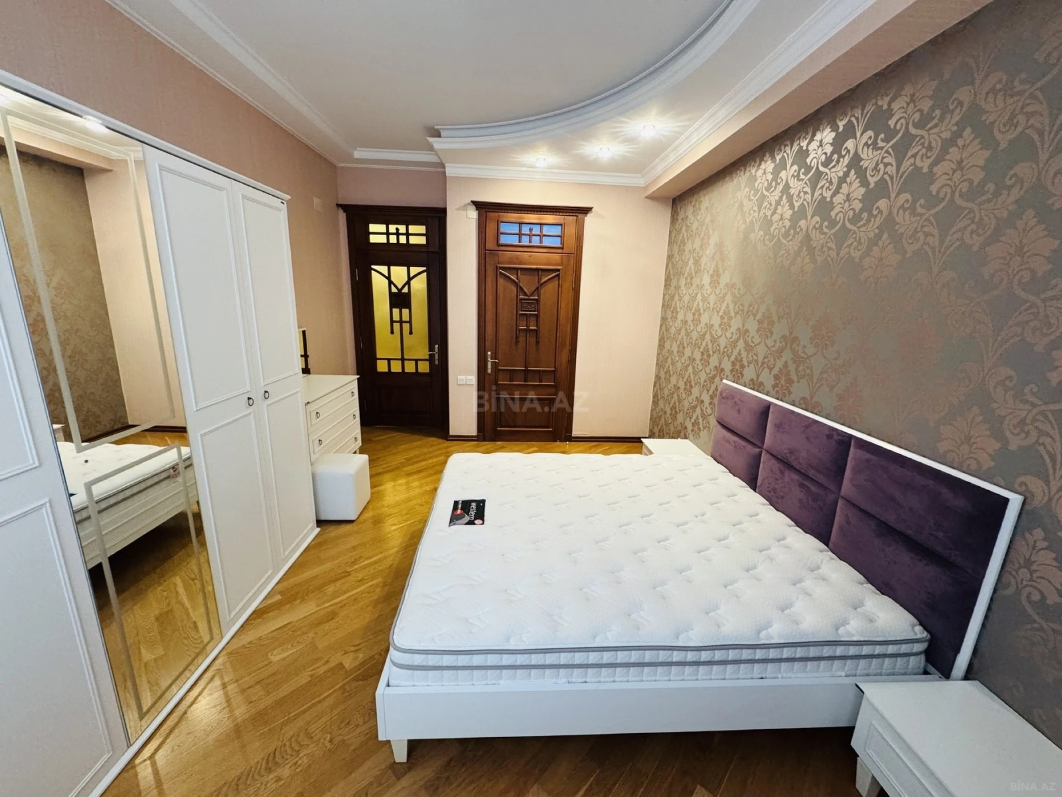 Satılır 3 otaqlı mənzil 145 m²