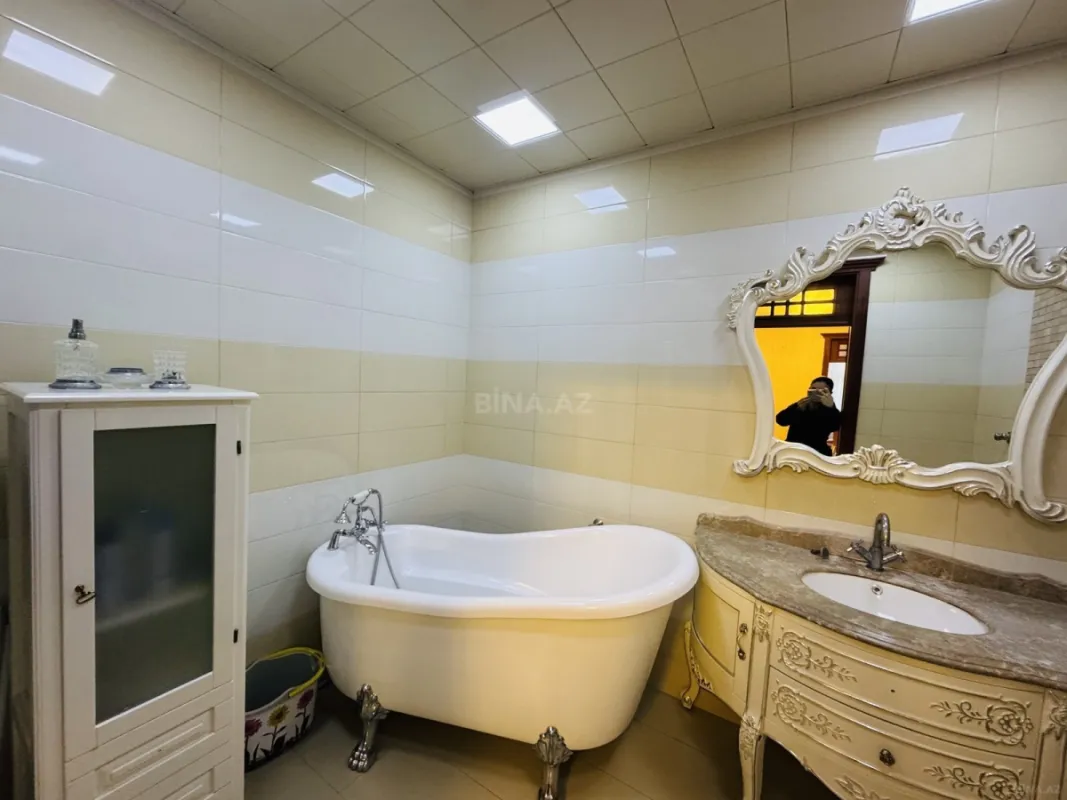 Satılır 3 otaqlı mənzil 145 m²