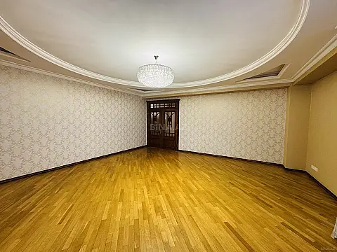 Satılır 3 otaqlı mənzil 145 m²