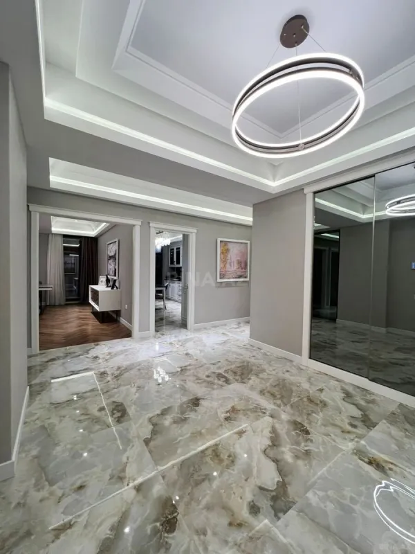 Kirayə verilir 4 otaqlı mənzil 215 m²