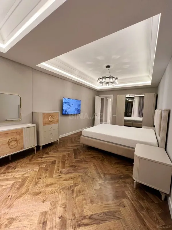 Kirayə verilir 4 otaqlı mənzil 215 m²