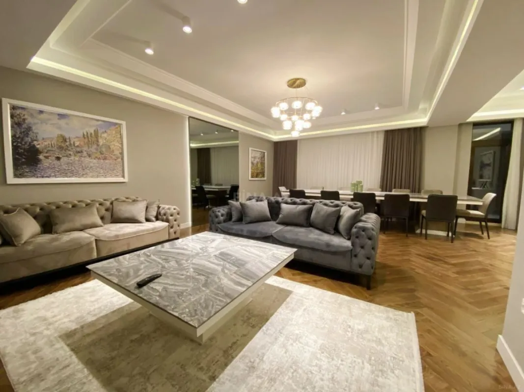 Kirayə verilir 4 otaqlı mənzil 215 m²