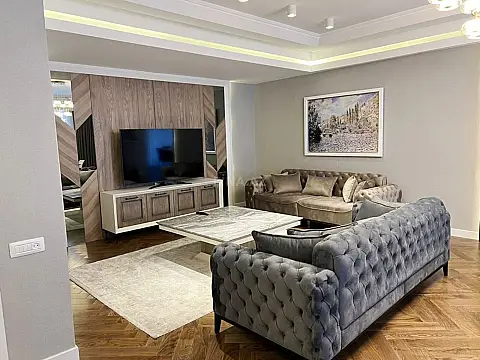 Kirayə verilir 4 otaqlı mənzil 215 m²