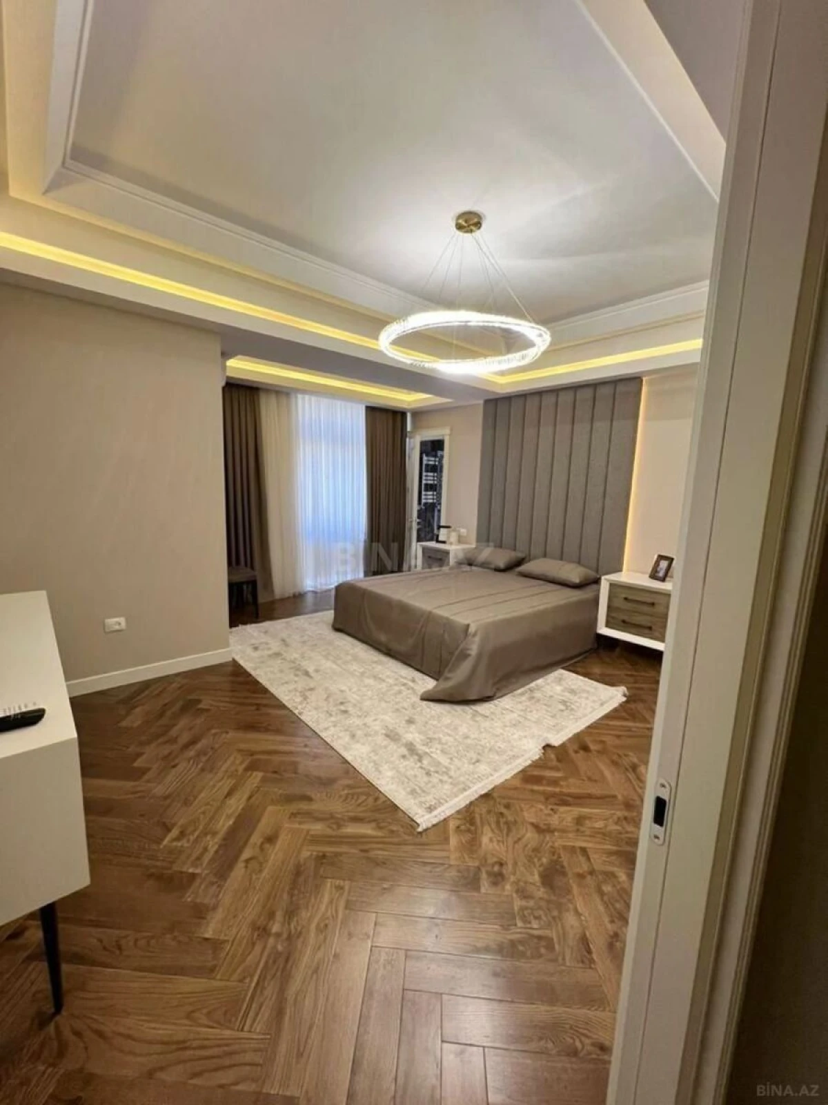 Kirayə verilir 4 otaqlı mənzil 215 m²