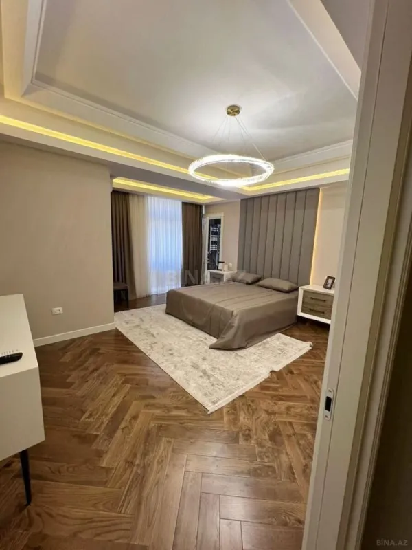 Kirayə verilir 4 otaqlı mənzil 215 m²