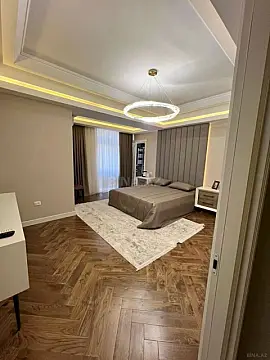 Kirayə verilir 4 otaqlı mənzil 215 m²