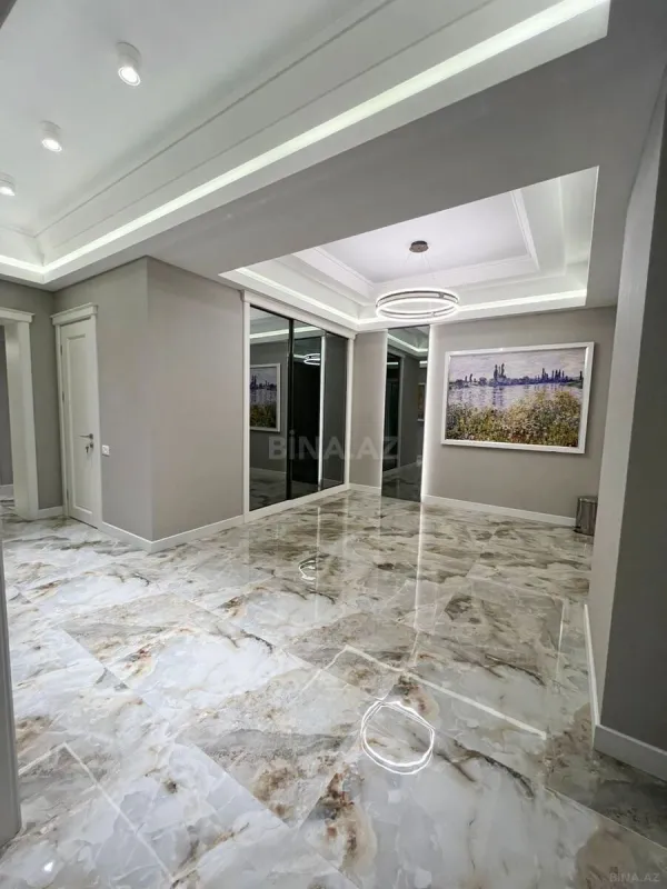 Kirayə verilir 4 otaqlı mənzil 215 m²