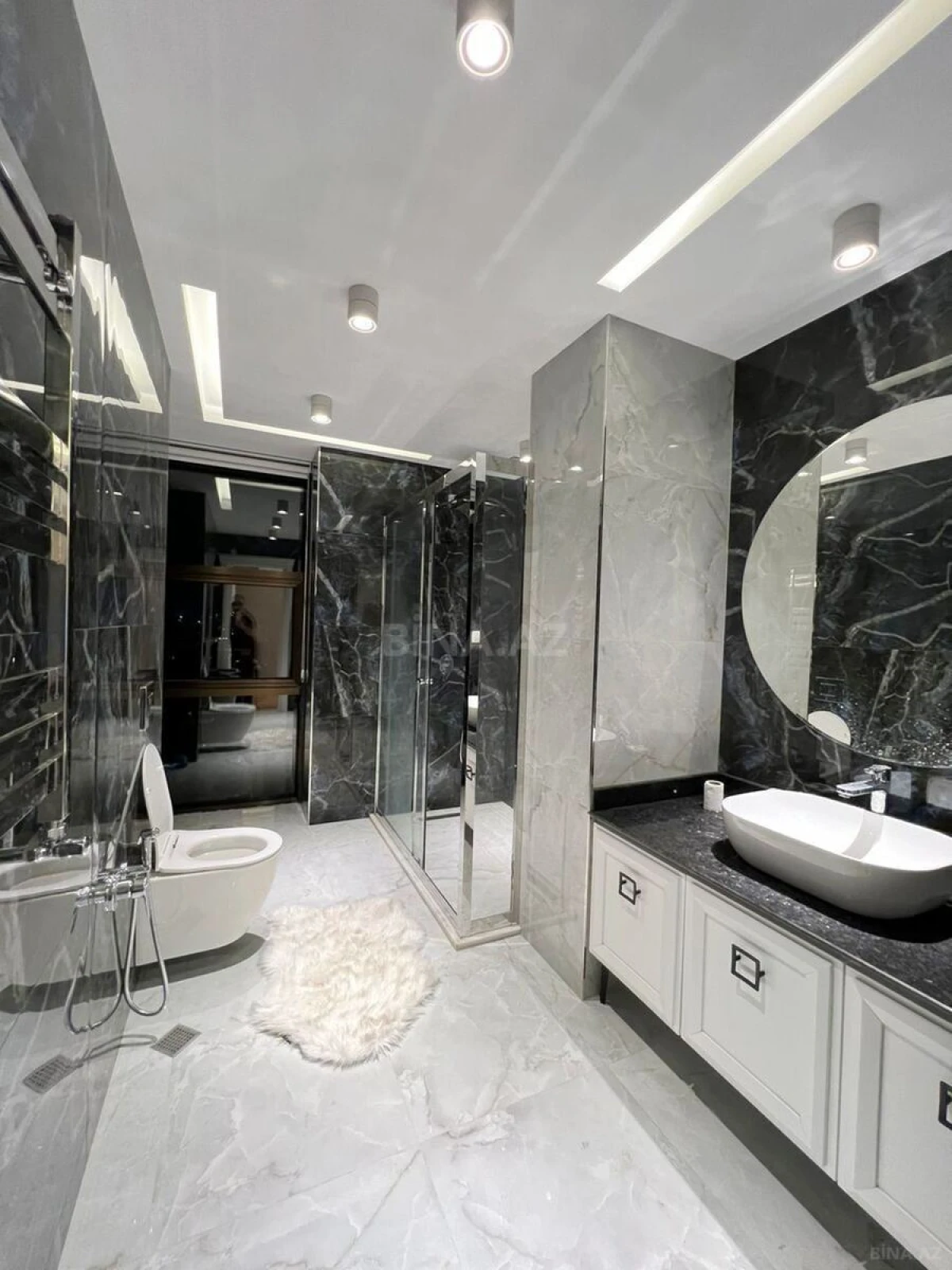 Kirayə verilir 4 otaqlı mənzil 215 m²