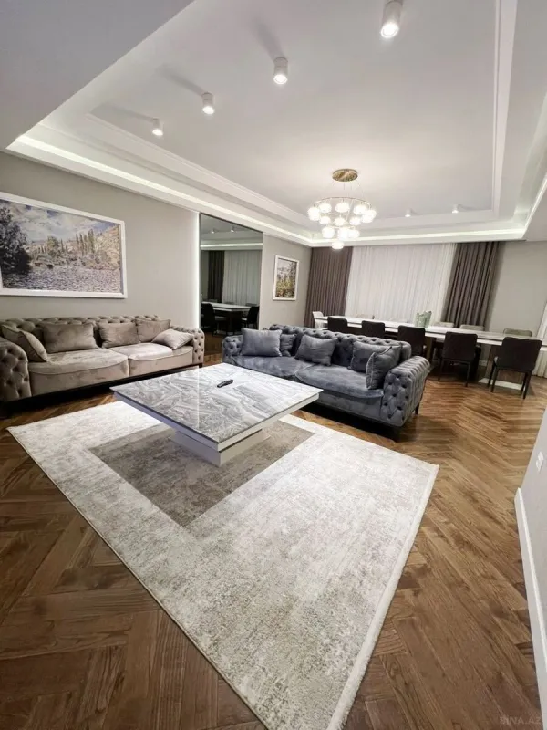 Kirayə verilir 4 otaqlı mənzil 215 m²