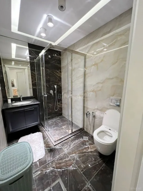 Kirayə verilir 4 otaqlı mənzil 215 m²