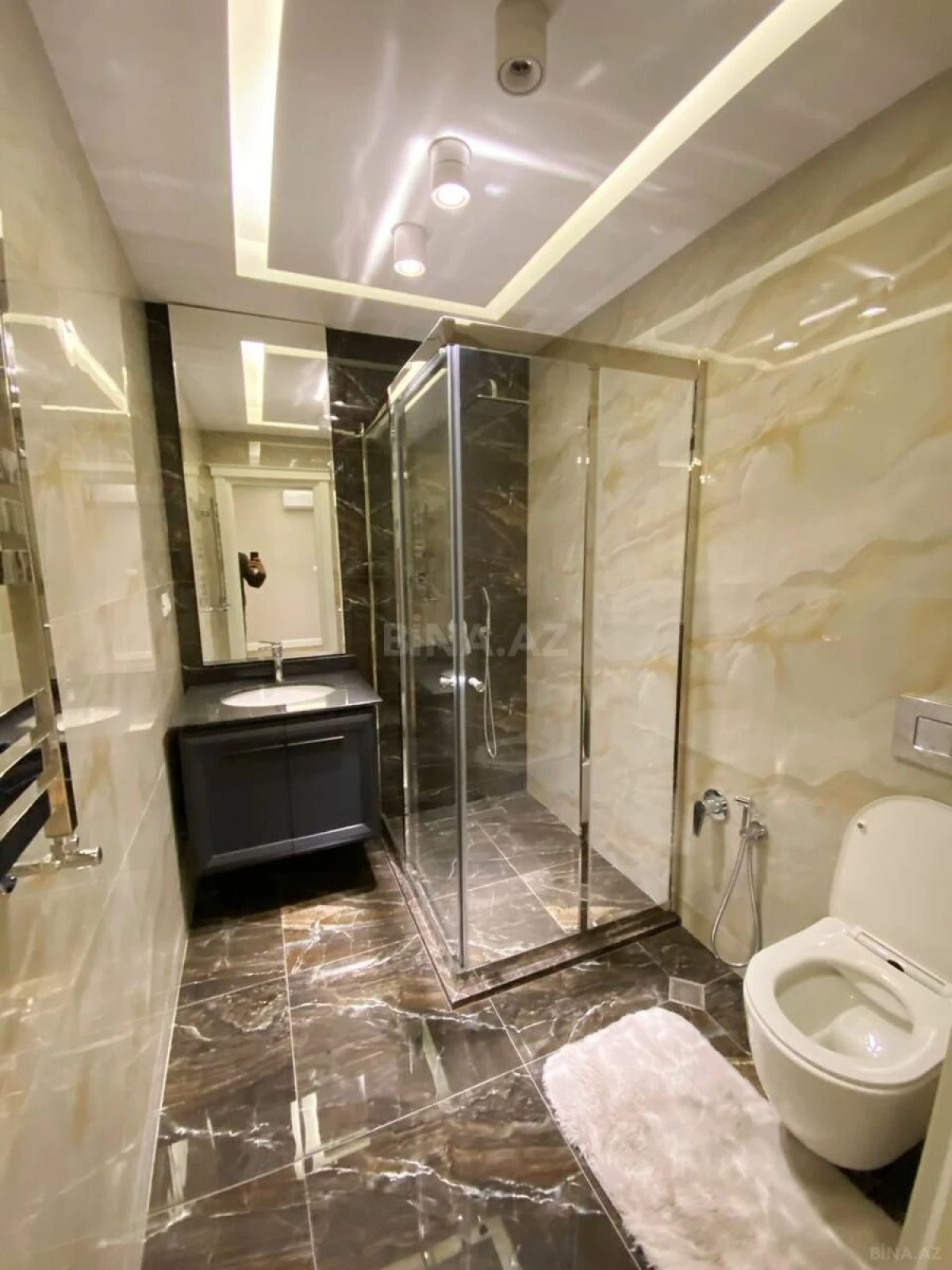 Kirayə verilir 4 otaqlı mənzil 215 m²