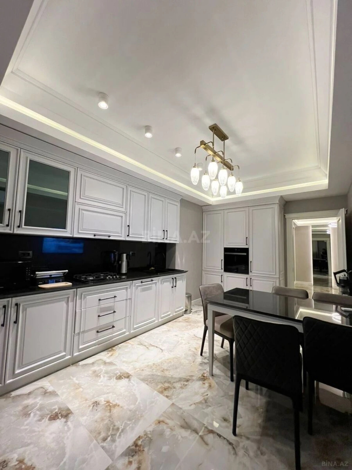 Kirayə verilir 4 otaqlı mənzil 215 m²