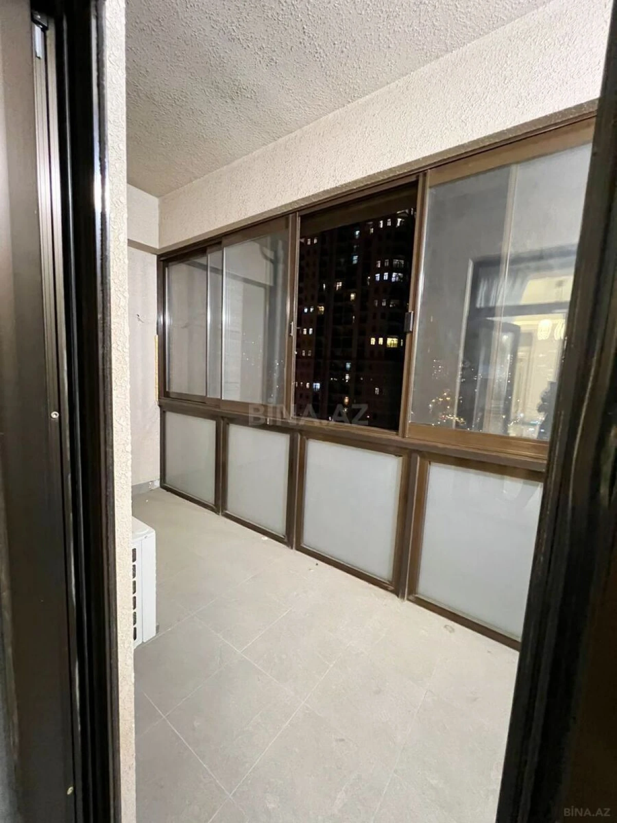 Kirayə verilir 4 otaqlı mənzil 215 m²
