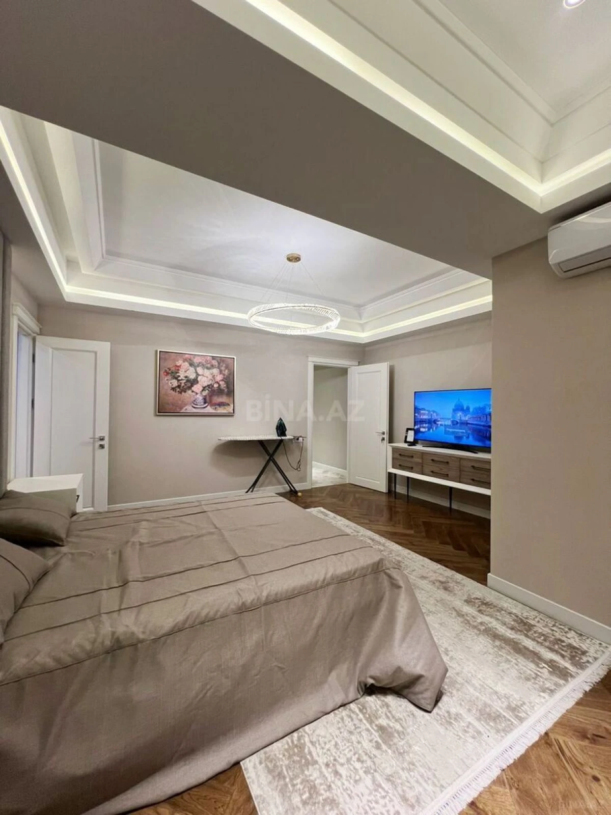 Kirayə verilir 4 otaqlı mənzil 215 m²