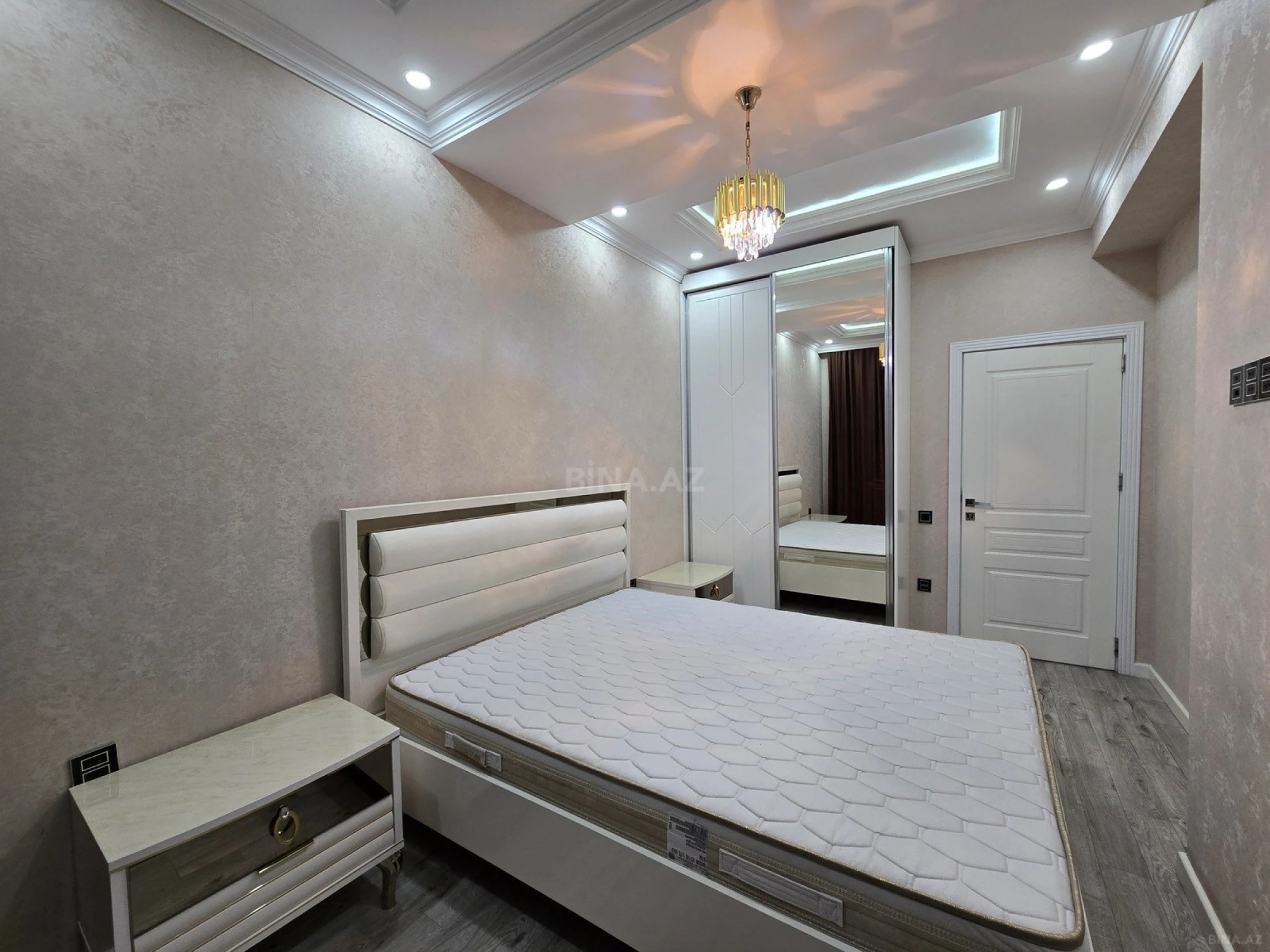 Satılır 2 otaqlı mənzil 85 m²