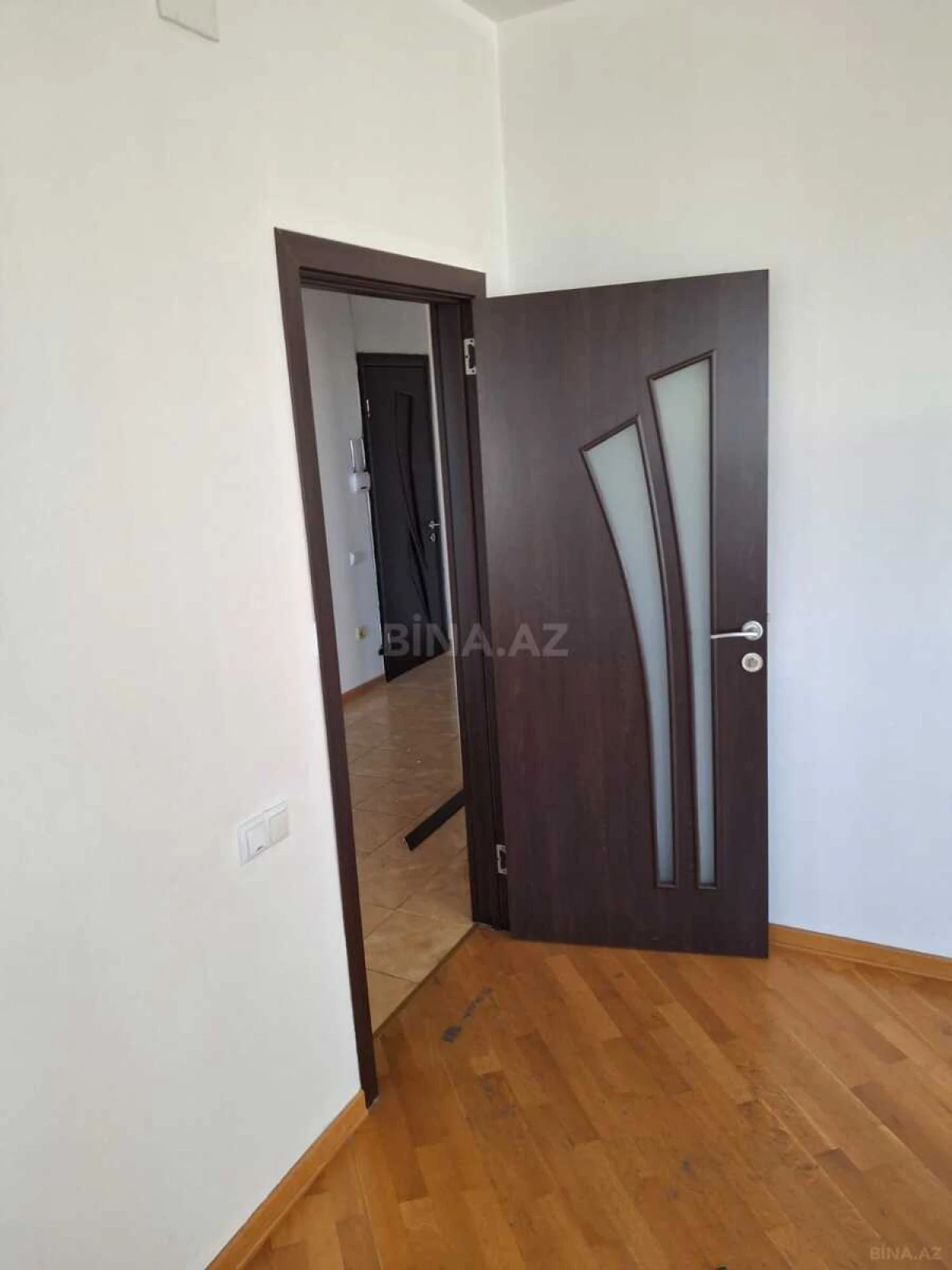 Satılır 3 otaqlı mənzil 130 m²