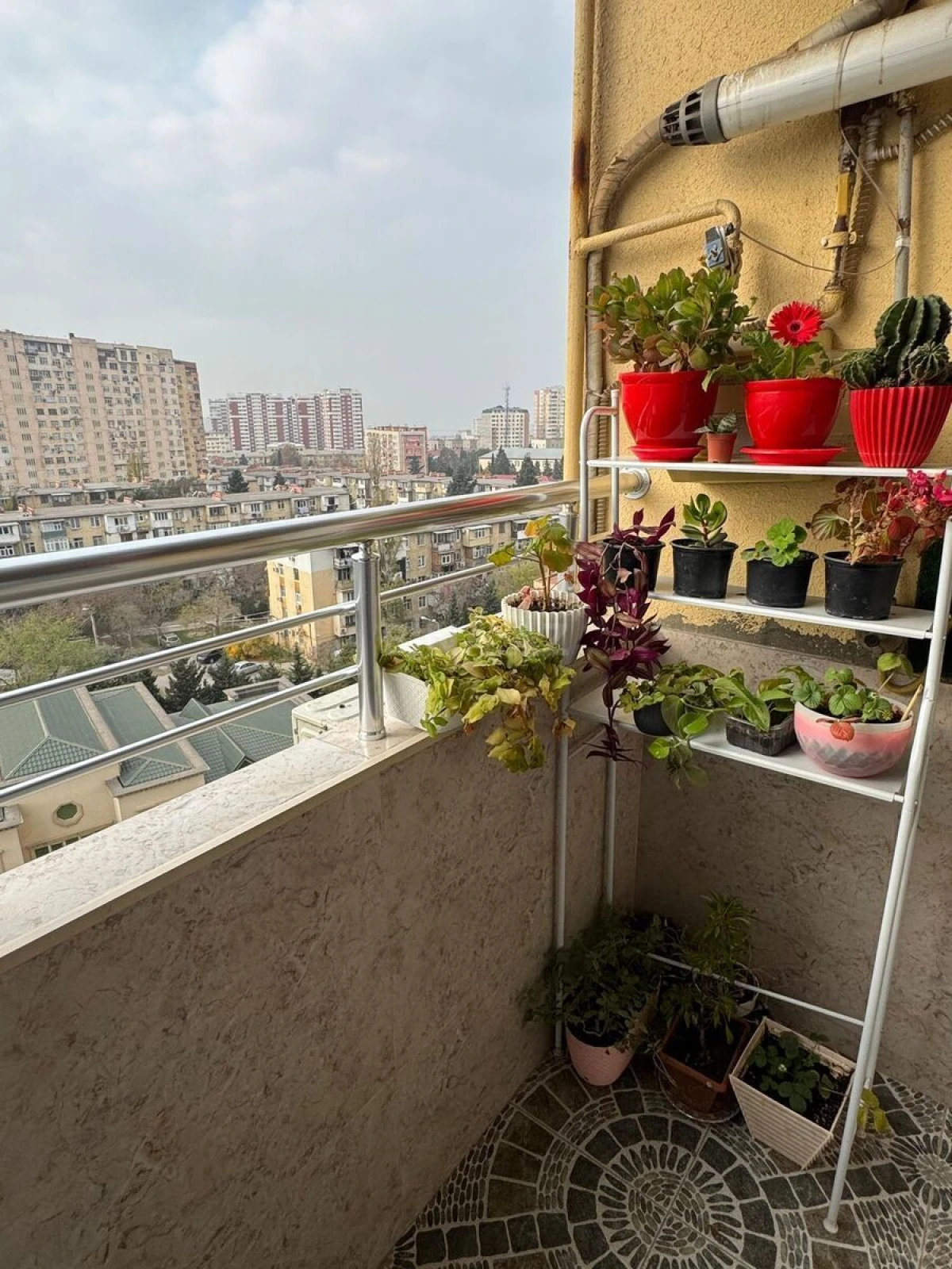 Satılır 2 otaqlı mənzil 71 m²