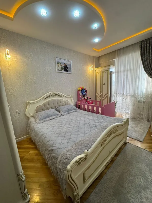 Satılır 2 otaqlı mənzil 71 m²