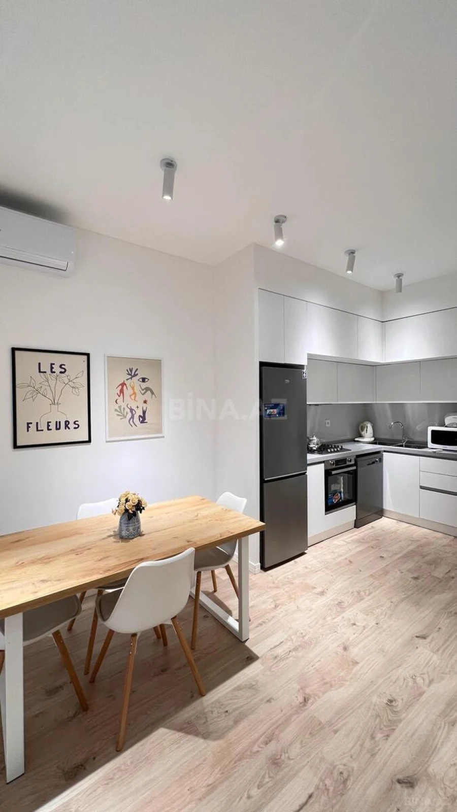 Satılır 2 otaqlı mənzil 68 m²