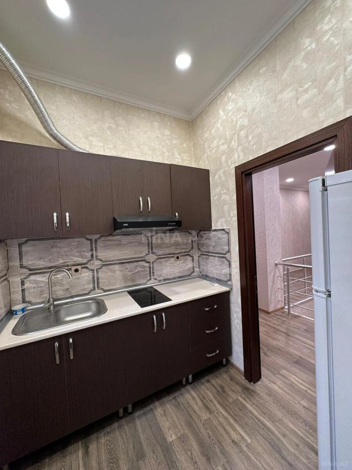 Kirayə verilir 5 otaqlı ofis 120 m²