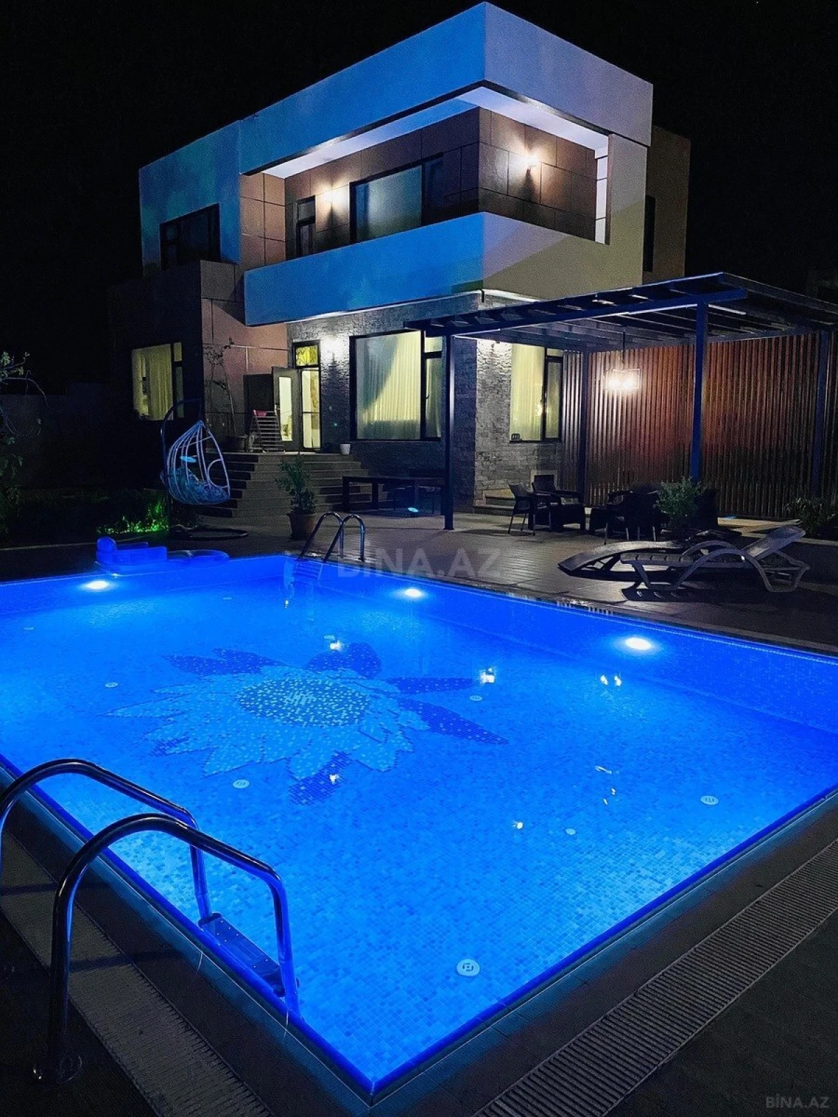Kirayə verilir 6 otaqlı həyət evi 400 m²