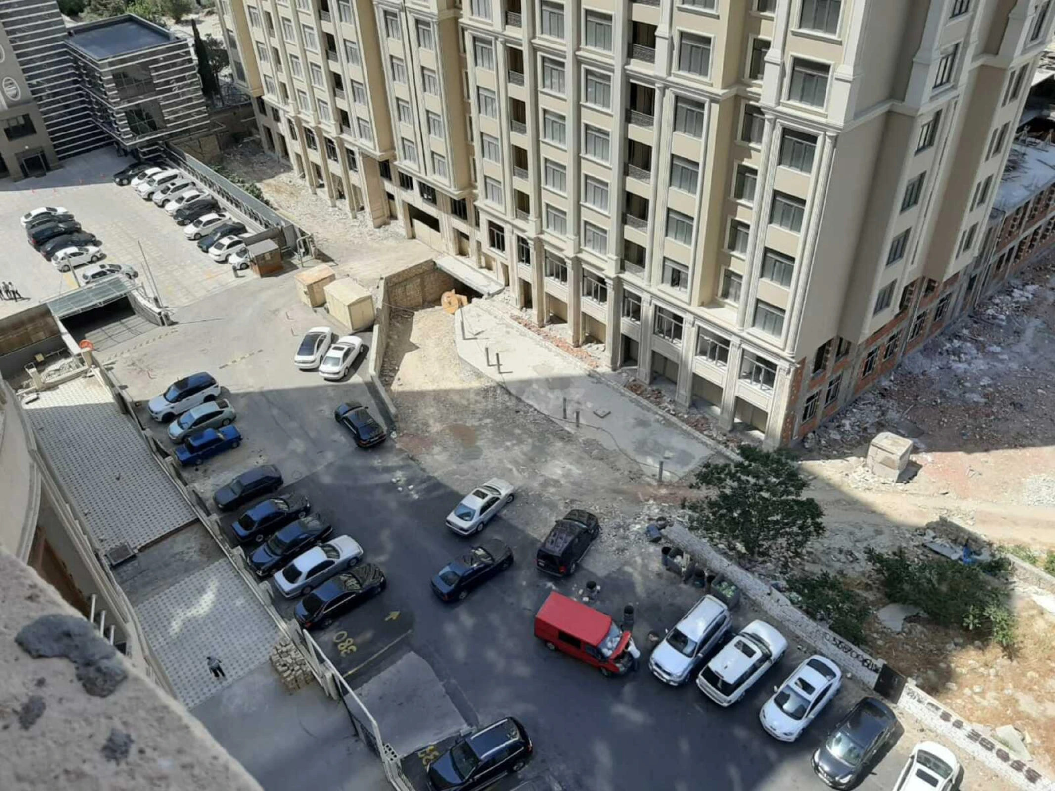 Satılır 3 otaqlı mənzil 156 m²