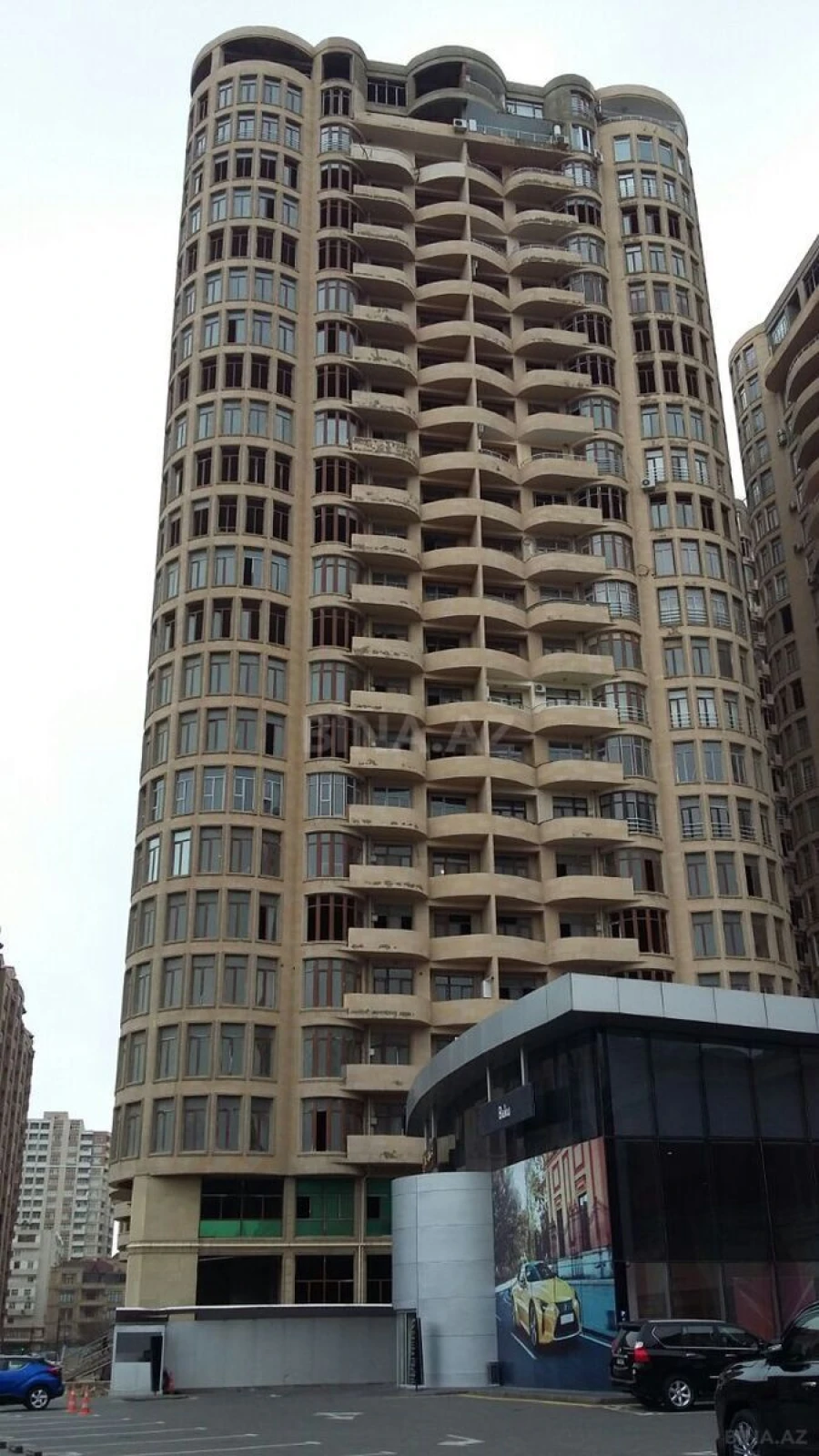 Satılır 3 otaqlı mənzil 156 m²