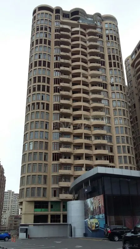 Satılır 3 otaqlı mənzil 156 m²