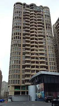 Satılır 3 otaqlı mənzil 156 m²