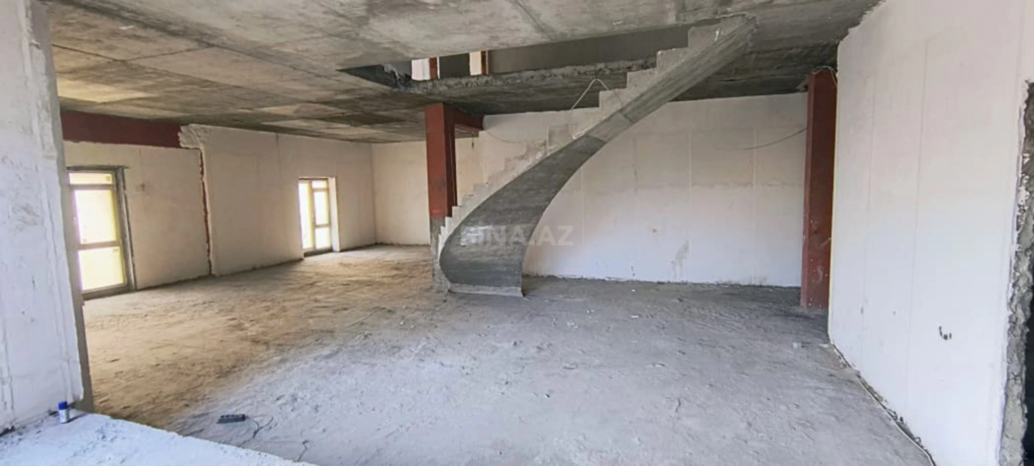 Satılır 8 otaqlı mənzil 600 m²