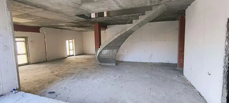 Satılır 8 otaqlı mənzil 600 m²