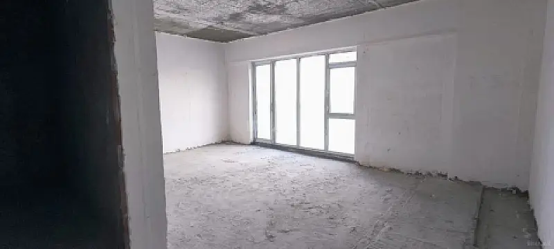 Satılır 8 otaqlı mənzil 600 m²